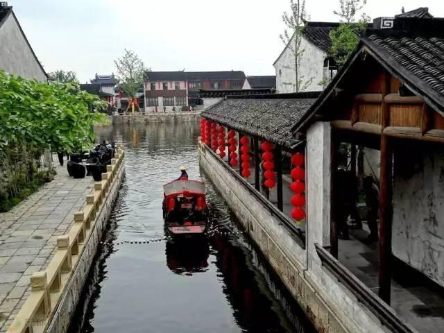 夏日时尚的爱丽